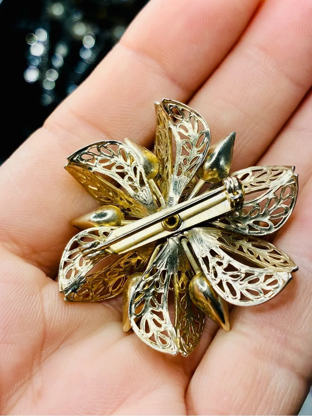 VTG Gold-Tone Brooch with Blue Rhinestones Classic Timeless Elegant EUC